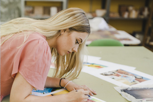 Plamirel student tekent poster